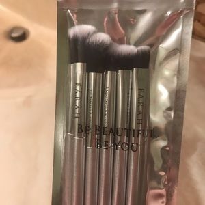 Eyeshadow brushes